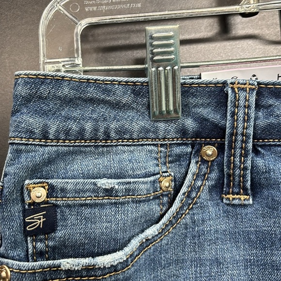 Seven7 Weekend Short, frayed hem,5”inseam,5 pocket,belt loop,zip front,stretch - Picture 2 of 8